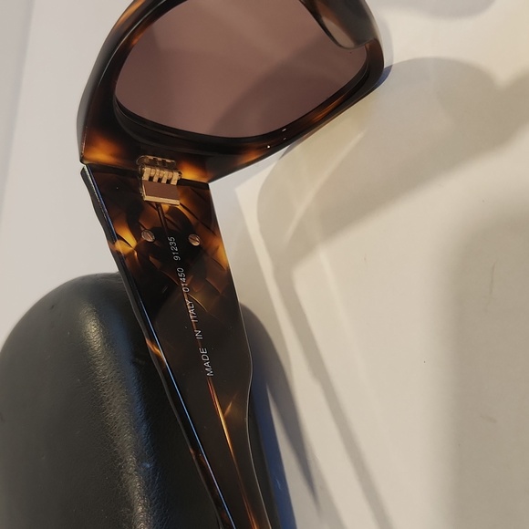 Chanel Tortoise Shell Gold CC Sunglasses w/Chanel Case - Picture 10 of 16